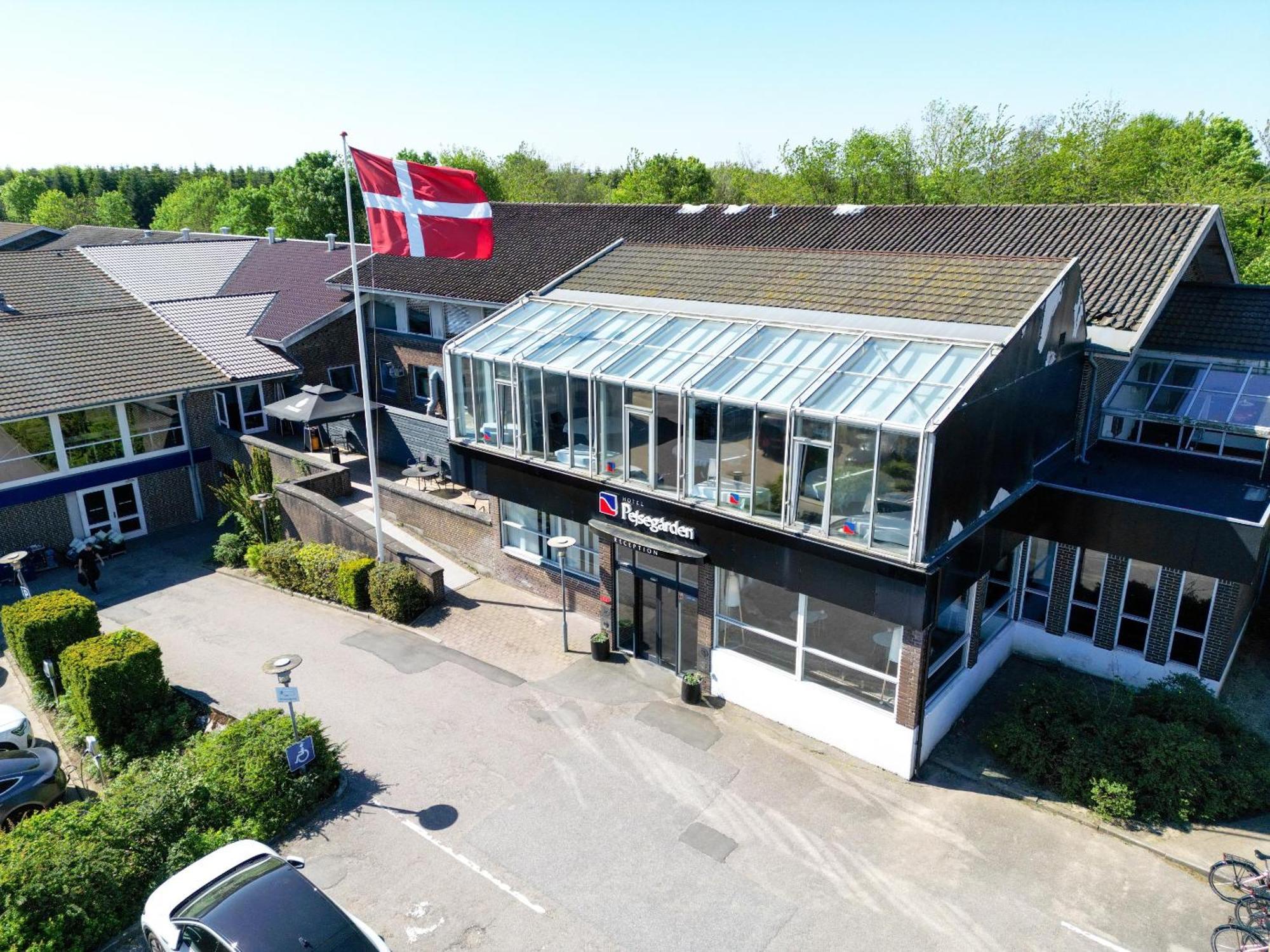 Hotel Pejsegaarden Braedstrup Bagian luar foto