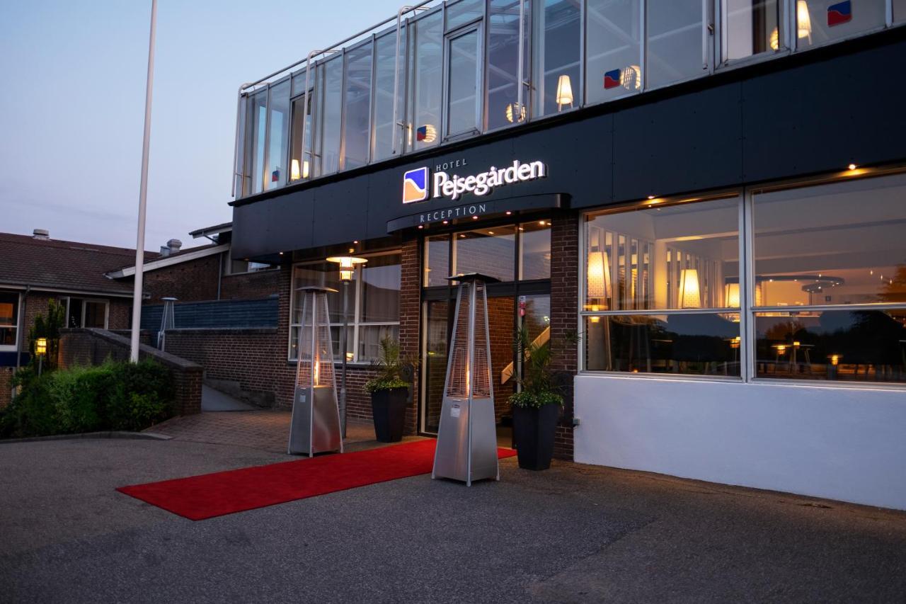 Hotel Pejsegaarden Braedstrup Bagian luar foto
